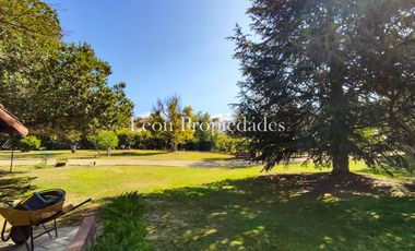 León Propiedades vende o permuta Hermosa parcela con Gran casa en Sector Los Maquis, Curacaví.