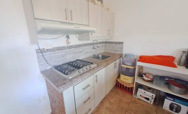 Villa con amplio patio en venta, a pocos metros de playa de San Jacinto, Manabí Ecuador
