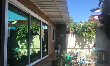 Villa con amplio patio en venta, a pocos metros de playa de San Jacinto, Manabí Ecuador