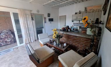 Villa con amplio patio en venta, a pocos metros de playa de San Jacinto, Manabí Ecuador