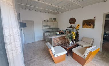 Villa con amplio patio en venta, a pocos metros de playa de San Jacinto, Manabí Ecuador