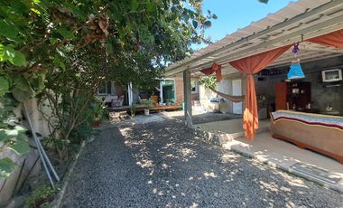 Villa con amplio patio en venta, a pocos metros de playa de San Jacinto, Manabí Ecuador
