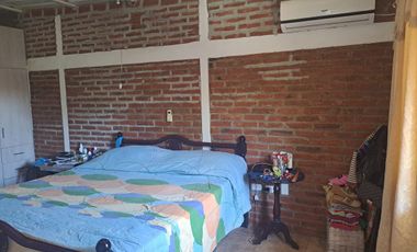 Villa con amplio patio en venta, a pocos metros de playa de San Jacinto, Manabí Ecuador