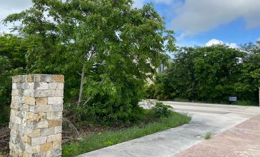 Terreno/Lote en excelente ubicación en esquina y frente area verde, en paseo del country club Mérida Yucatan