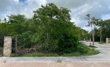Terreno/Lote en excelente ubicación en esquina y frente area verde, en paseo del country club Mérida Yucatan