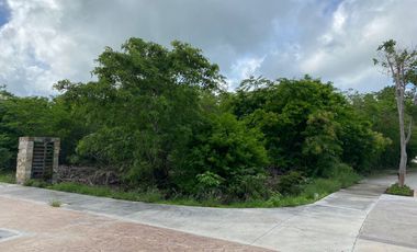 Terreno/Lote en excelente ubicación en esquina y frente area verde, en paseo del country club Mérida Yucatan