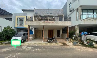 3 storey Beverly Green House for Sale
