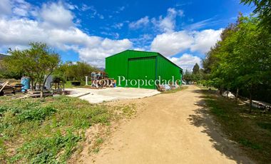 León Propiedades vende hermosa casa con gran galpón en sector Lo Águila, Curacaví