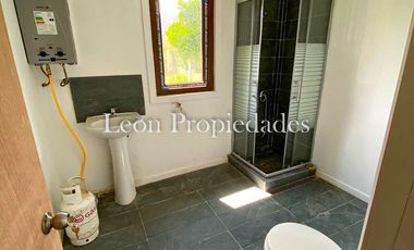 León Propiedades vende hermosa casa con gran galpón en sector Lo Águila, Curacaví