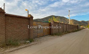 León Propiedades vende hermosa casa con gran galpón en sector Lo Águila, Curacaví