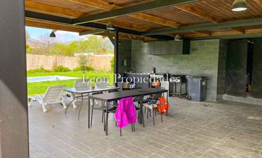 León Propiedades vende hermosa casa con gran galpón en sector Lo Águila, Curacaví