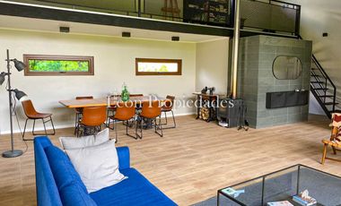 León Propiedades vende hermosa casa con gran galpón en sector Lo Águila, Curacaví