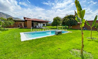 León Propiedades vende hermosa casa con gran galpón en sector Lo Águila, Curacaví