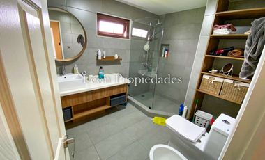 León Propiedades vende hermosa casa con gran galpón en sector Lo Águila, Curacaví