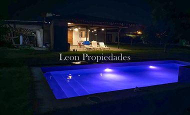 León Propiedades vende hermosa casa con gran galpón en sector Lo Águila, Curacaví