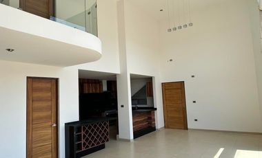 Pent House de 3 recámaras y 3 niveles en venta en Juriquilla