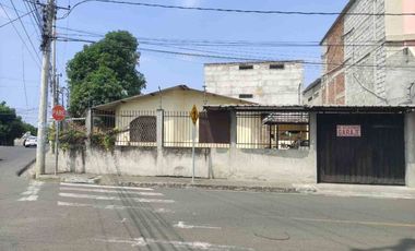 casa esquinera de venta en Portoviejo