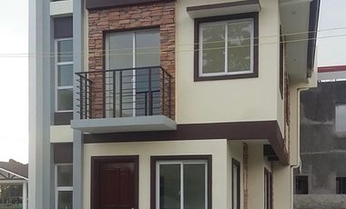 4 Bedroom House and Lot in Dulalia Executive Village Valenzuela