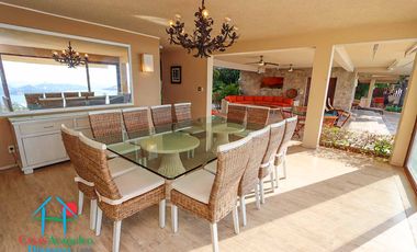 Terraza con alberca privada, jacuzzi, vista al mar, barra bar, sala y comedor
