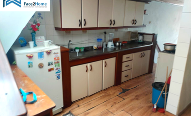 CASA EN VENTA TRES PISOS EXCELENTE UBICACIÓN