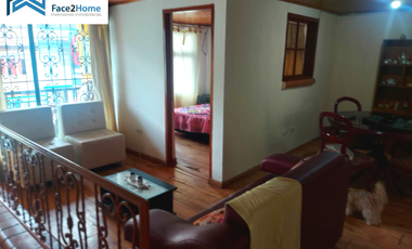 CASA EN VENTA TRES PISOS EXCELENTE UBICACIÓN