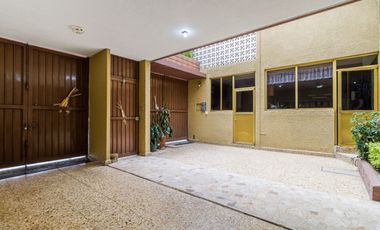 VENTA DE CASA EN VILLA COAPA CON ESPACIOS AMPLIOS Y EXCELENTE ILUMINACIÓN