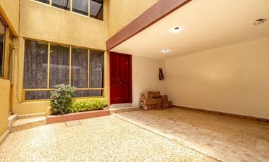 VENTA DE CASA EN VILLA COAPA CON ESPACIOS AMPLIOS Y EXCELENTE ILUMINACIÓN