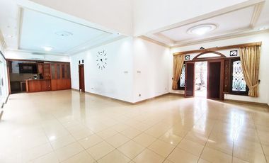 Rumah Disewakan di Cempaka Putih Tengah (Taman Solo)