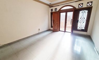 Rumah Disewakan di Cempaka Putih Tengah (Taman Solo)