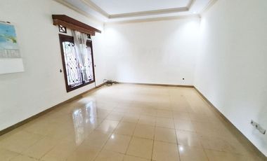 Rumah Disewakan di Cempaka Putih Tengah (Taman Solo)