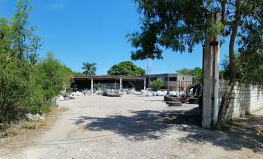 SE VENDE TERRENO CON CONSTRUCCIONES TIPO INDUSTRIAL