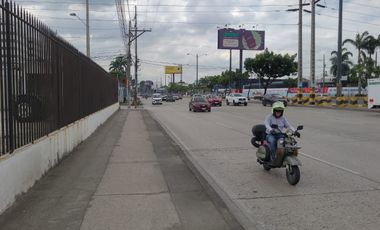 Terreno de alquiler en Av. Juan Tanca Marengo