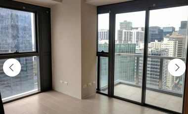 FOR SALE 2 BR W/ BALCONY & PARKING AT UPTOWN RITZ BGC