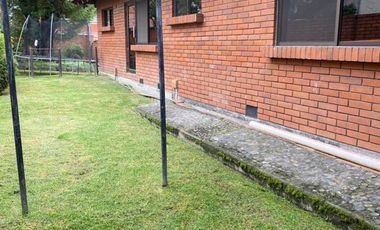 Casa - Terreno en venta para Edificio 976m2T Av. Ordóñez Lasso Cuenca