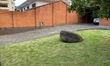 Casa - Terreno en venta para Edificio 976m2T Av. Ordóñez Lasso Cuenca