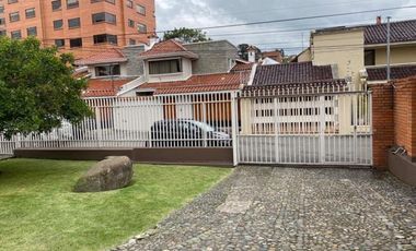 Casa - Terreno en venta para Edificio 976m2T Av. Ordóñez Lasso Cuenca