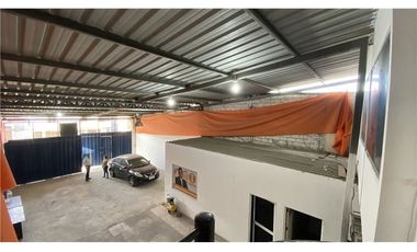 Bodega Con Oficinas De Venta En Manta Manabí