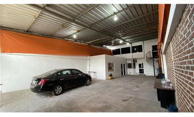 Bodega Con Oficinas De Venta En Manta Manabí