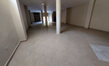 Venta o Alquiler propiedad comercial en Machala, 250m2 local y 500m2 de construccion total