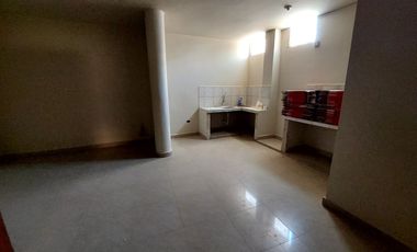 Venta o Alquiler propiedad comercial en Machala, 250m2 local y 500m2 de construccion total