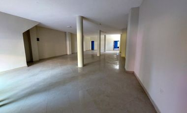 Venta o Alquiler propiedad comercial en Machala, 250m2 local y 500m2 de construccion total