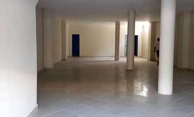 Venta o Alquiler propiedad comercial en Machala, 250m2 local y 500m2 de construccion total