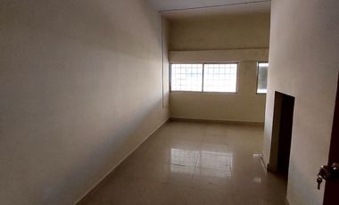 Venta o Alquiler propiedad comercial en Machala, 250m2 local y 500m2 de construccion total