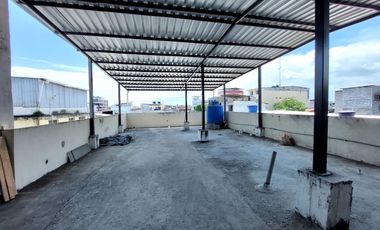 Venta o Alquiler propiedad comercial en Machala, 250m2 local y 500m2 de construccion total