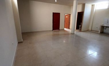 Venta o Alquiler propiedad comercial en Machala, 250m2 local y 500m2 de construccion total