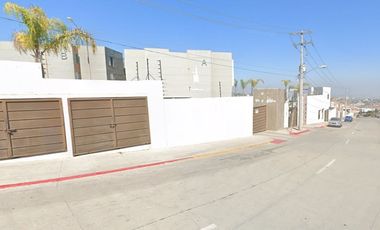 Venta de Remate en Hermosa y Amplia Casa excelente zona Col. Colinas de Baja California, Tijuana.