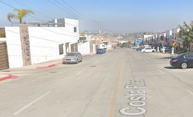 Venta de Remate en Hermosa y Amplia Casa excelente zona Col. Colinas de Baja California, Tijuana.