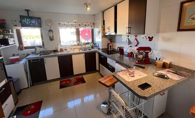 Vendemos amplio departamento 3 dormitorios  en condominio cumbres del sur