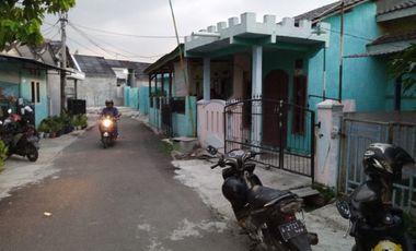Rumah Rusak Di Bumi Agung 1 Dekat Pasar Rau