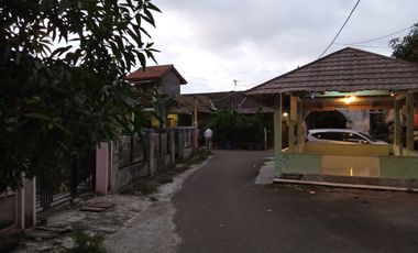 Rumah Rusak Di Bumi Agung 1 Dekat Pasar Rau